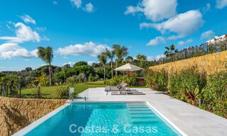 Sofisticada villa de lujo en venta en una exclusiva y tranquila urbanización cerrada en la Milla de Oro de Marbella 798033 