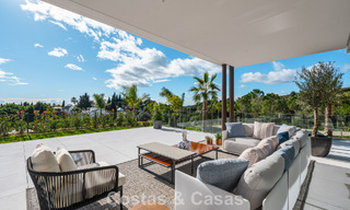 Sofisticada villa de lujo en venta en una exclusiva y tranquila urbanización cerrada en la Milla de Oro de Marbella 798034 