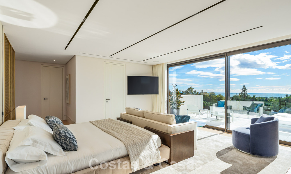 Sofisticada villa de lujo en venta en una exclusiva y tranquila urbanización cerrada en la Milla de Oro de Marbella 798037