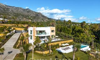 Sofisticada villa de lujo en venta en una exclusiva y tranquila urbanización cerrada en la Milla de Oro de Marbella 798040 