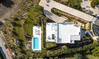 Sofisticada villa de lujo en venta en una exclusiva y tranquila urbanización cerrada en la Milla de Oro de Marbella 798041 