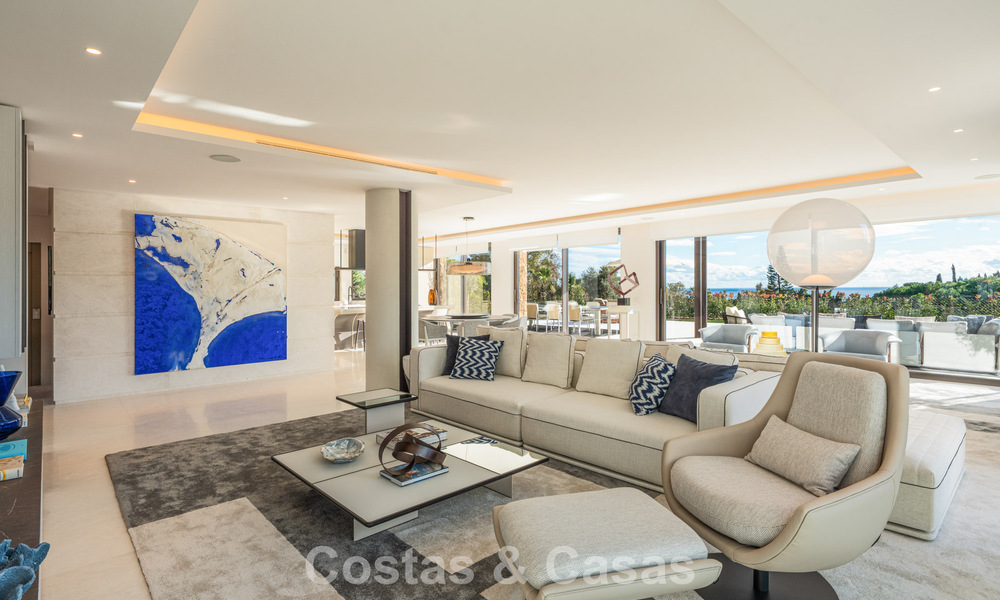 Sofisticada villa de lujo en venta en una exclusiva y tranquila urbanización cerrada en la Milla de Oro de Marbella 798044