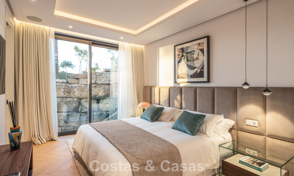 Sofisticada villa de lujo en venta en una exclusiva y tranquila urbanización cerrada en la Milla de Oro de Marbella 798048