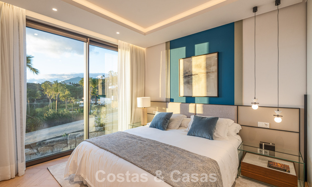 Sofisticada villa de lujo en venta en una exclusiva y tranquila urbanización cerrada en la Milla de Oro de Marbella 798049