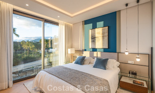 Sofisticada villa de lujo en venta en una exclusiva y tranquila urbanización cerrada en la Milla de Oro de Marbella 798049 