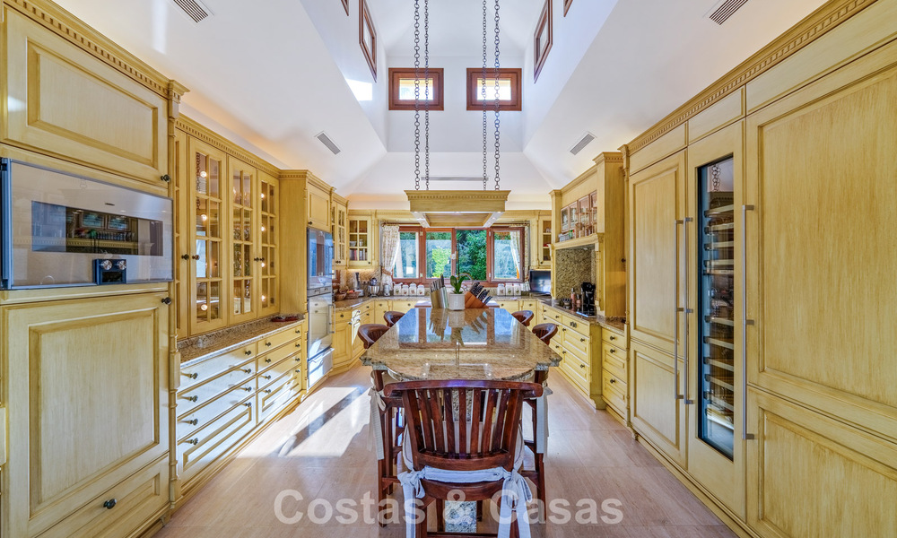 Excepcional villa de lujo española en venta en un oasis verde en la Milla de Oro de Marbella 798169