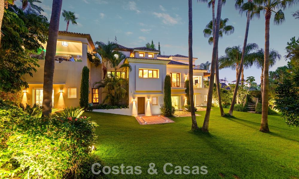Excepcional villa de lujo española en venta en un oasis verde en la Milla de Oro de Marbella 798175