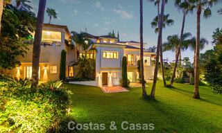 Excepcional villa de lujo española en venta en un oasis verde en la Milla de Oro de Marbella 798175 
