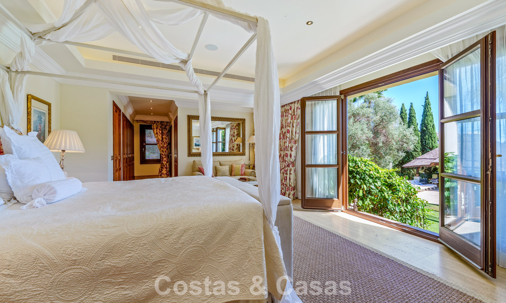 Excepcional villa de lujo española en venta en un oasis verde en la Milla de Oro de Marbella 798182