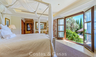 Excepcional villa de lujo española en venta en un oasis verde en la Milla de Oro de Marbella 798182 