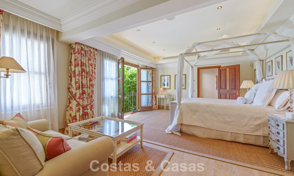 Excepcional villa de lujo española en venta en un oasis verde en la Milla de Oro de Marbella 798183