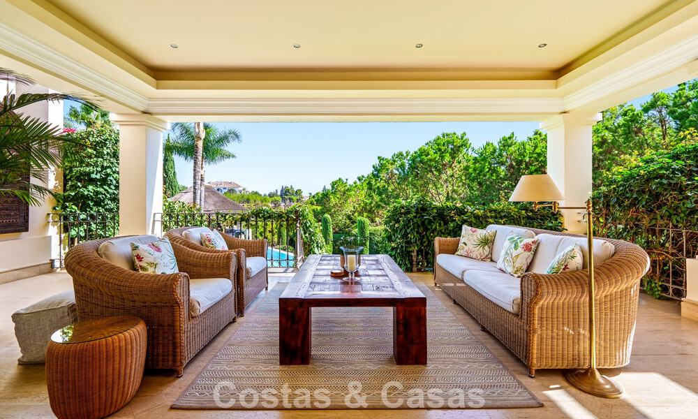 Excepcional villa de lujo española en venta en un oasis verde en la Milla de Oro de Marbella 798194