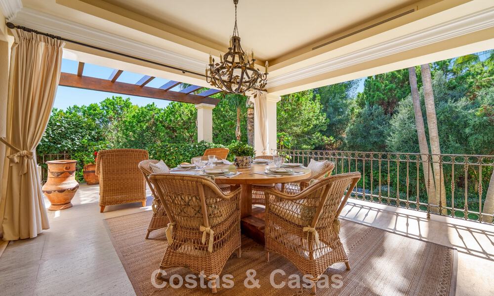 Excepcional villa de lujo española en venta en un oasis verde en la Milla de Oro de Marbella 798195