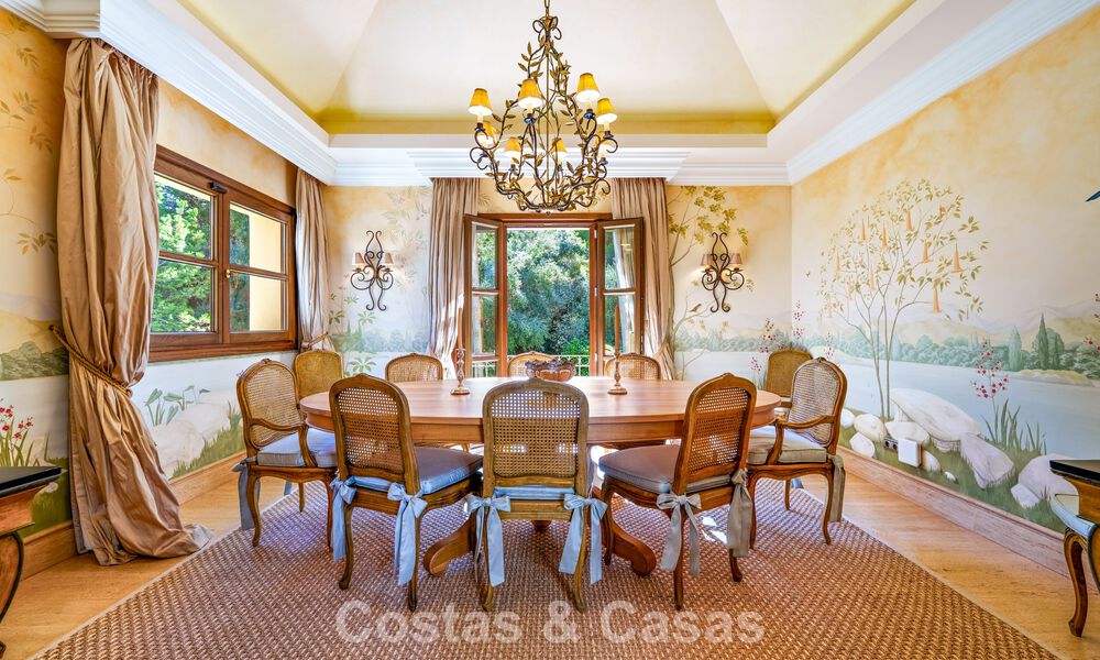 Excepcional villa de lujo española en venta en un oasis verde en la Milla de Oro de Marbella 798199