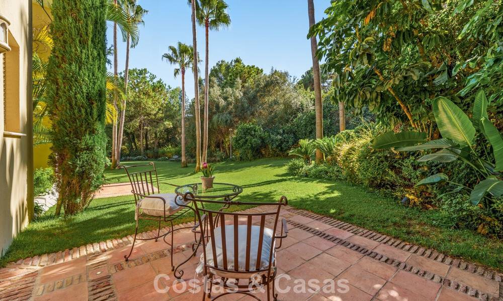Excepcional villa de lujo española en venta en un oasis verde en la Milla de Oro de Marbella 798202