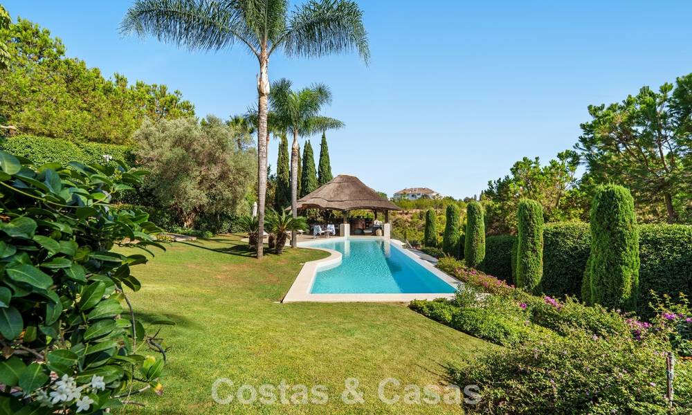 Excepcional villa de lujo española en venta en un oasis verde en la Milla de Oro de Marbella 798204