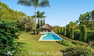 Excepcional villa de lujo española en venta en un oasis verde en la Milla de Oro de Marbella 798204 