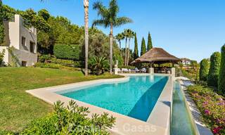 Excepcional villa de lujo española en venta en un oasis verde en la Milla de Oro de Marbella 798205 