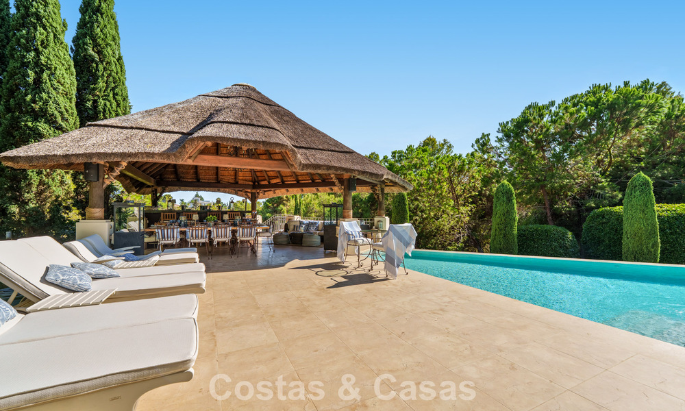 Excepcional villa de lujo española en venta en un oasis verde en la Milla de Oro de Marbella 798206