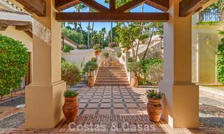 Excepcional villa de lujo española en venta en un oasis verde en la Milla de Oro de Marbella 798209 