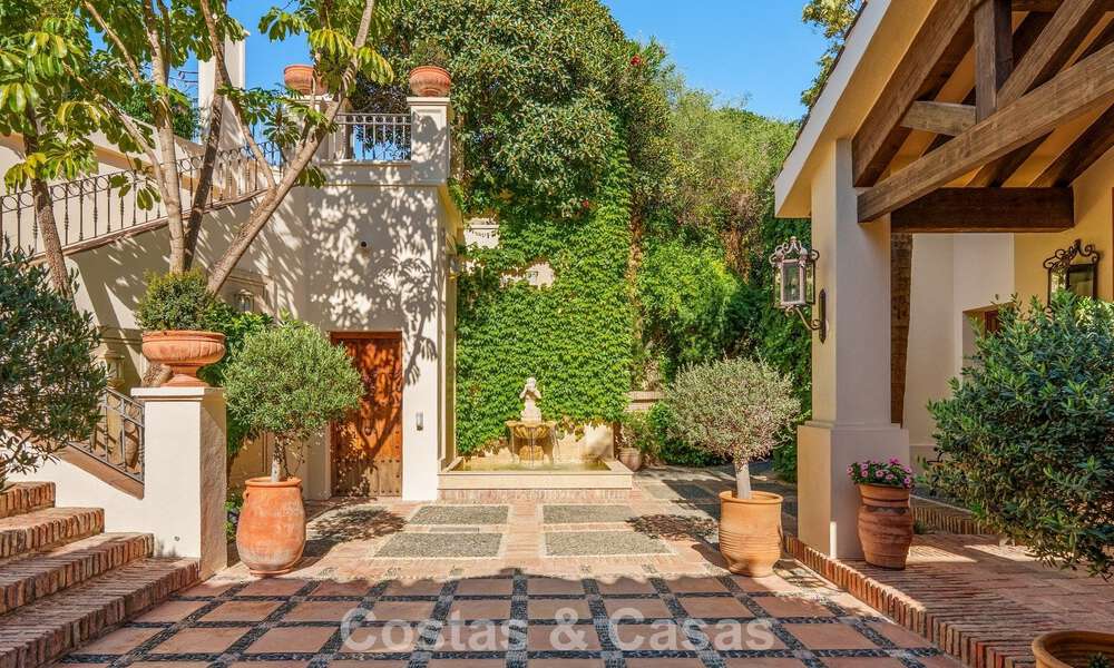 Excepcional villa de lujo española en venta en un oasis verde en la Milla de Oro de Marbella 798210