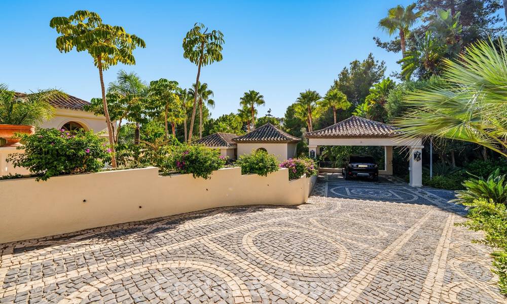 Excepcional villa de lujo española en venta en un oasis verde en la Milla de Oro de Marbella 798212