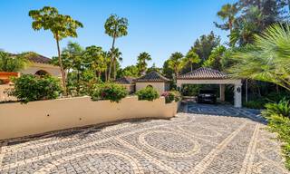 Excepcional villa de lujo española en venta en un oasis verde en la Milla de Oro de Marbella 798212 