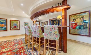 Excepcional villa de lujo española en venta en un oasis verde en la Milla de Oro de Marbella 798214 