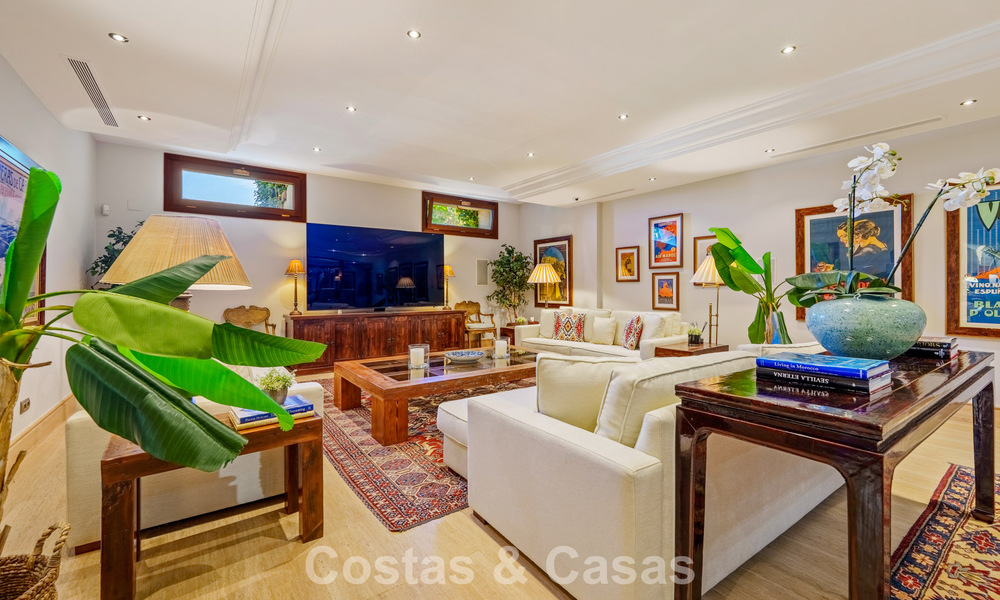 Excepcional villa de lujo española en venta en un oasis verde en la Milla de Oro de Marbella 798215