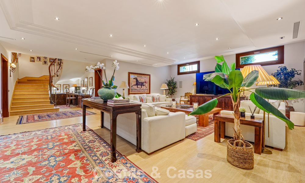 Excepcional villa de lujo española en venta en un oasis verde en la Milla de Oro de Marbella 798218