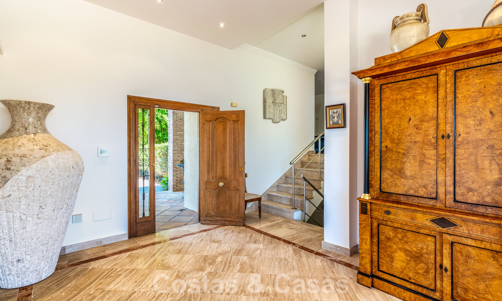 Exclusiva villa de estilo mediterráneo en venta en una amplia parcela en Marbella - Benahavís 797054