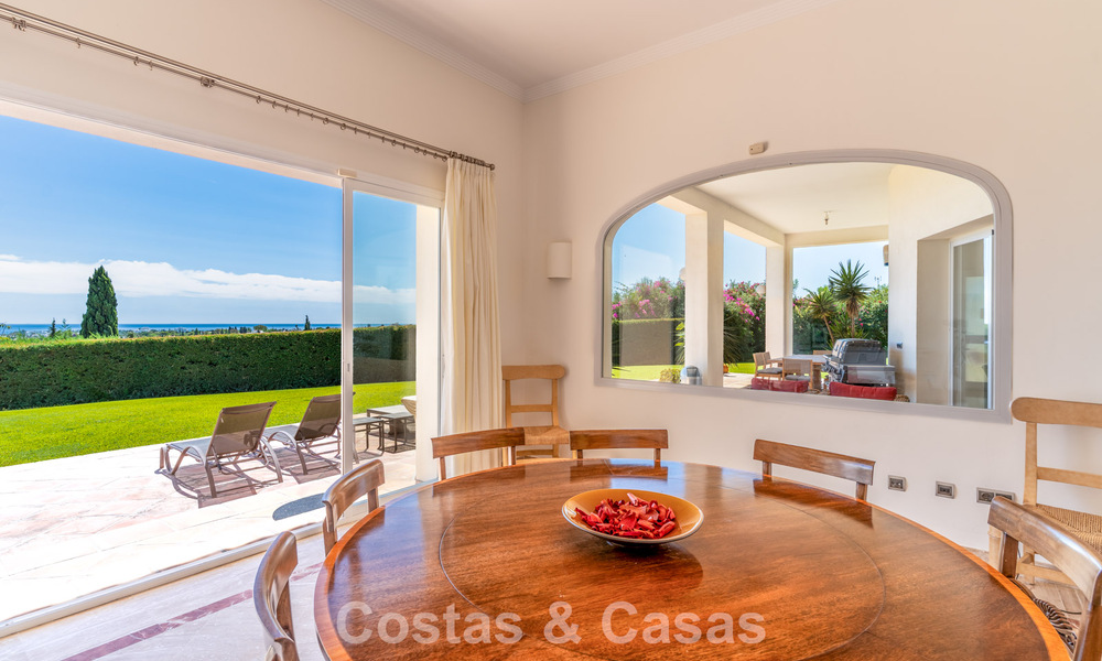 Exclusiva villa de estilo mediterráneo en venta en una amplia parcela en Marbella - Benahavís 797055