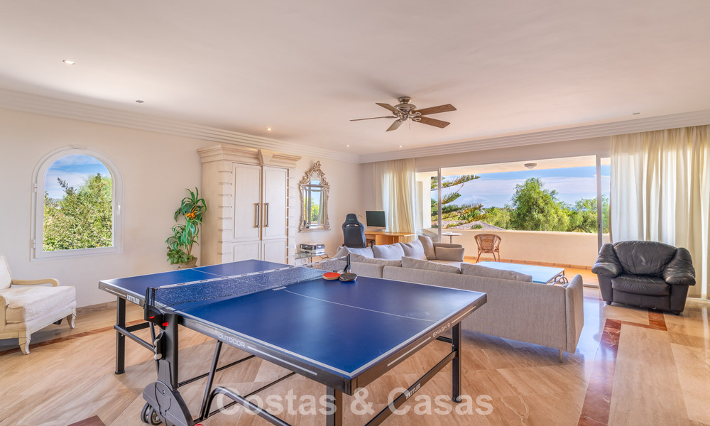 Exclusiva villa de estilo mediterráneo en venta en una amplia parcela en Marbella - Benahavís 797062