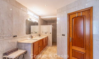 Exclusiva villa de estilo mediterráneo en venta en una amplia parcela en Marbella - Benahavís 797076 