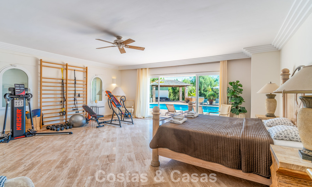 Exclusiva villa de estilo mediterráneo en venta en una amplia parcela en Marbella - Benahavís 797078