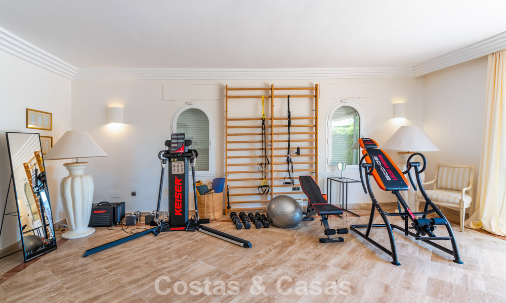 Exclusiva villa de estilo mediterráneo en venta en una amplia parcela en Marbella - Benahavís 797079