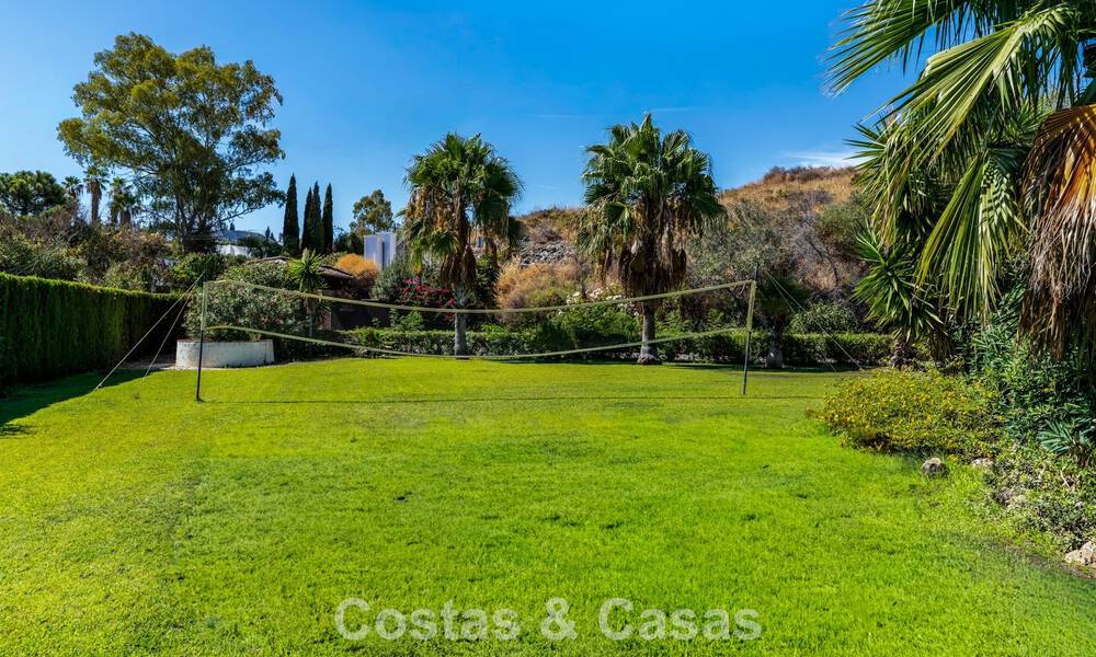 Exclusiva villa de estilo mediterráneo en venta en una amplia parcela en Marbella - Benahavís 797082