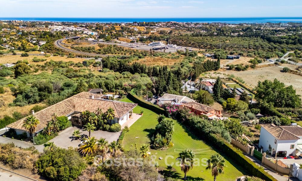 Exclusiva villa de estilo mediterráneo en venta en una amplia parcela en Marbella - Benahavís 797087