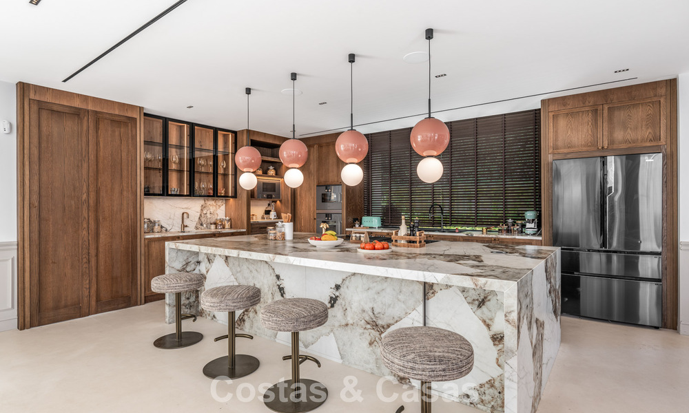 Exclusiva villa de lujo con espectacular piscina interior en venta en Nueva Andalucía, Marbella 798059
