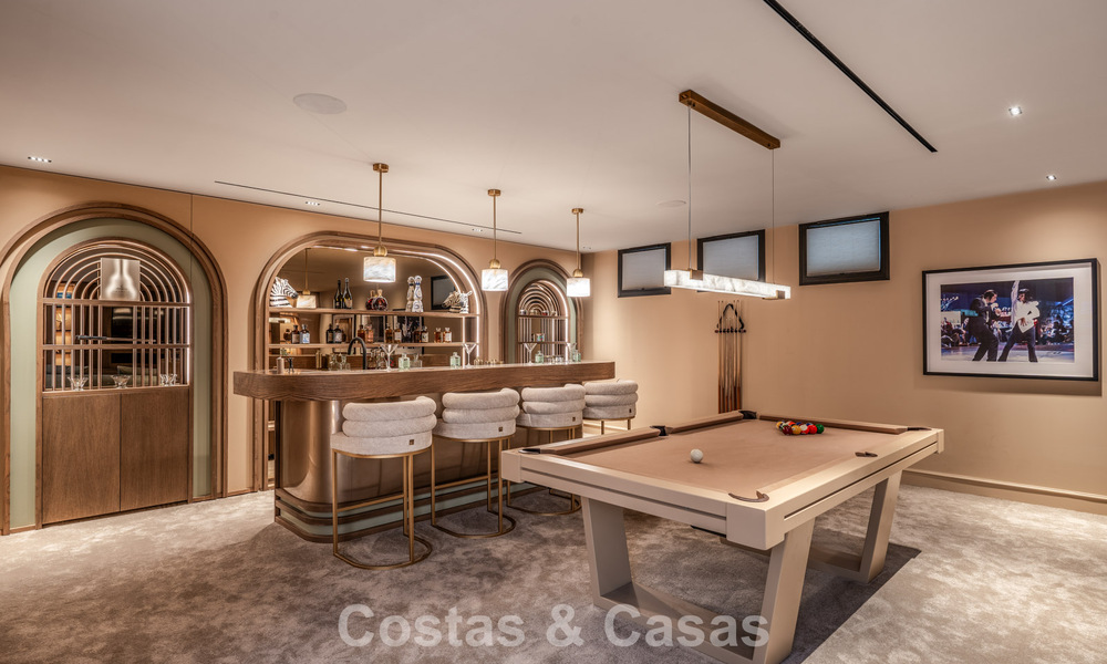 Exclusiva villa de lujo con espectacular piscina interior en venta en Nueva Andalucía, Marbella 798061