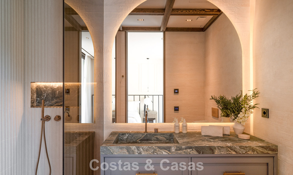 Exclusiva villa de lujo con espectacular piscina interior en venta en Nueva Andalucía, Marbella 798067