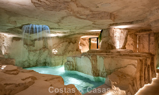 Exclusiva villa de lujo con espectacular piscina interior en venta en Nueva Andalucía, Marbella 798070 