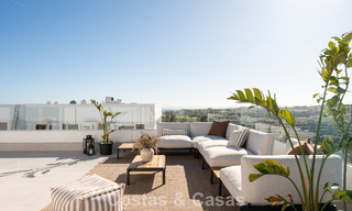 Ático moderno con terraza envolvente y vistas de 360° en venta en Nueva Andalucía, Marbella 798074 