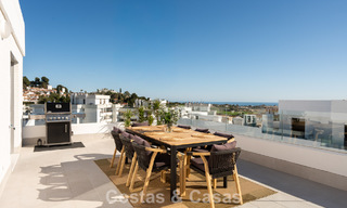 Ático moderno con terraza envolvente y vistas de 360° en venta en Nueva Andalucía, Marbella 798075 