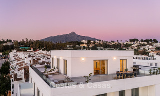Ático moderno con terraza envolvente y vistas de 360° en venta en Nueva Andalucía, Marbella 798078 
