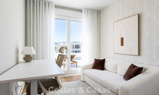 Ático moderno con terraza envolvente y vistas de 360° en venta en Nueva Andalucía, Marbella 798080 