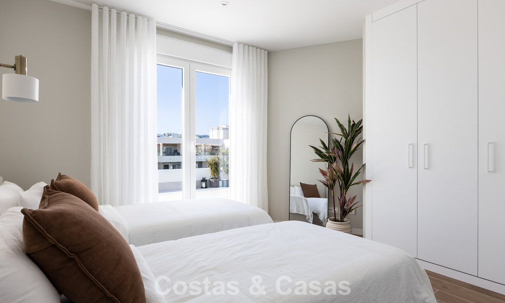 Ático moderno con terraza envolvente y vistas de 360° en venta en Nueva Andalucía, Marbella 798082