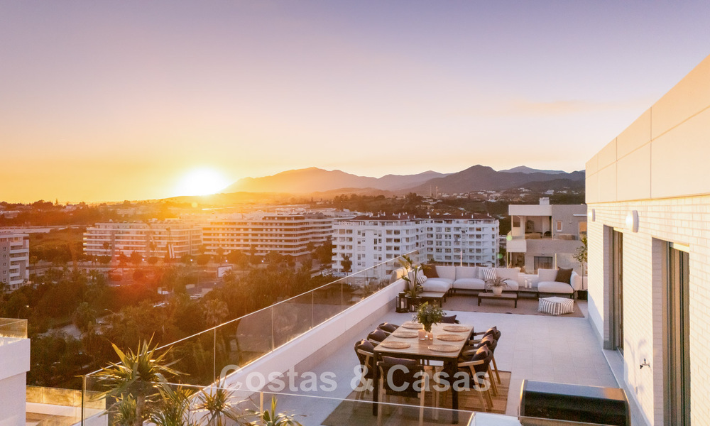 Ático moderno con terraza envolvente y vistas de 360° en venta en Nueva Andalucía, Marbella 798085