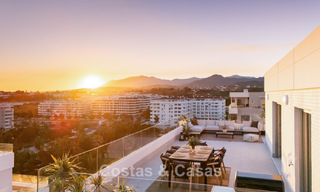 Ático moderno con terraza envolvente y vistas de 360° en venta en Nueva Andalucía, Marbella 798085 