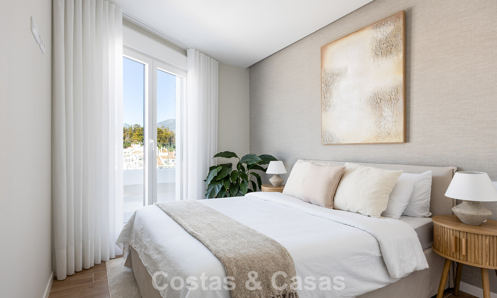 Ático moderno con terraza envolvente y vistas de 360° en venta en Nueva Andalucía, Marbella 798086